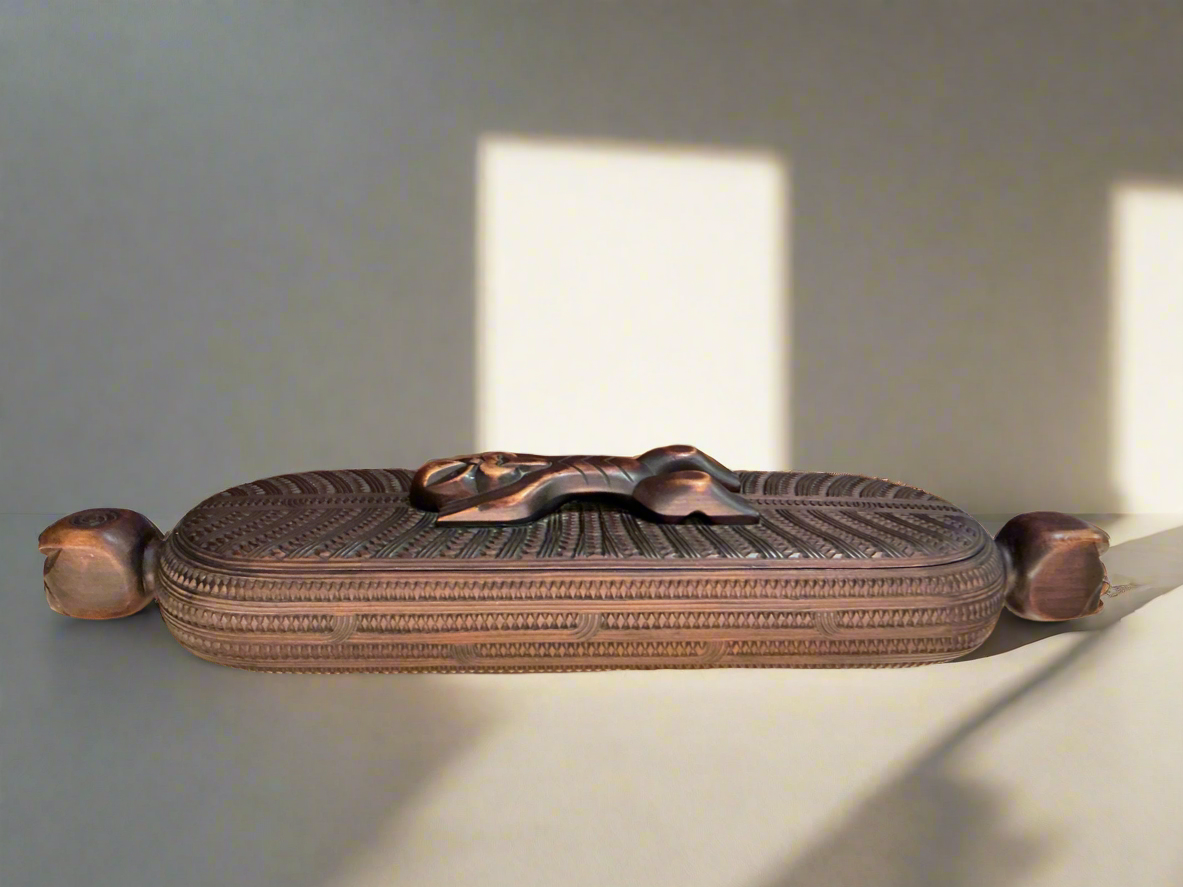 Māori Carved Wooden Feather Box Industry Vintage