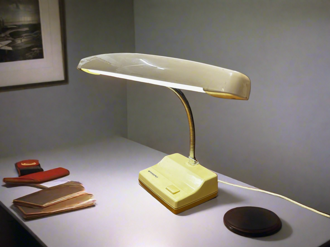 Hanimex Vintage Snake Neck Fluorescent Desk Lamp