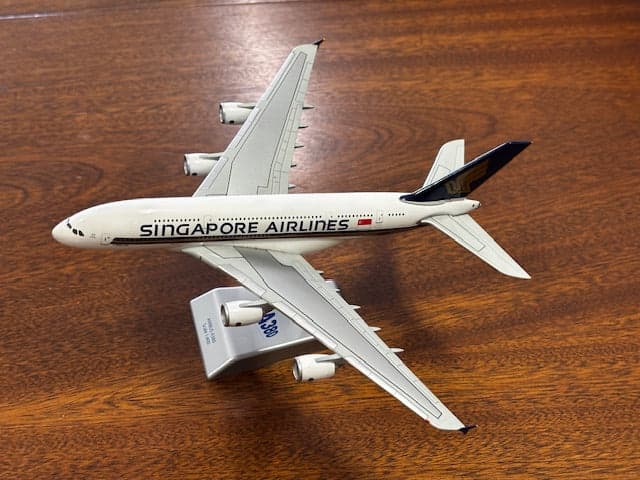 Diecast Model Singapore Airlines Airbus A380-800 1:400 - Industry Vintage