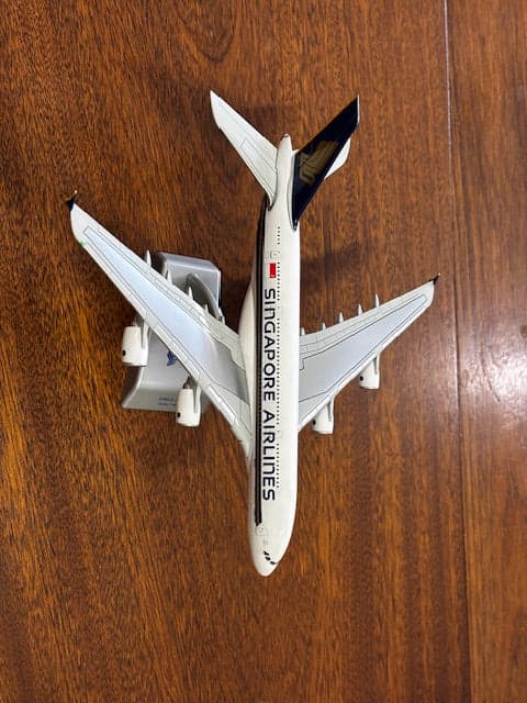 Diecast Model Singapore Airlines Airbus A380-800 1:400 - Industry Vintage