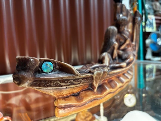 Retro Māori Waka Table Lamp Resin - Industry Vintage
